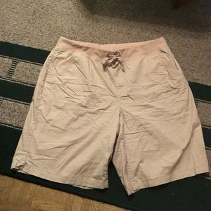 Basic Editions brand size 1x Khaki shorts.